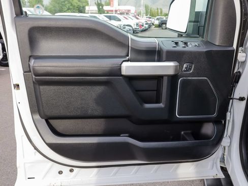 Used 2018 Ford F150 Lariat w/ Equipment Group 502A Luxury AWD/4WD image 15