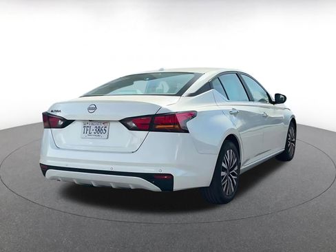 Used 2025 Nissan Altima 2.5 SV FWD image 14