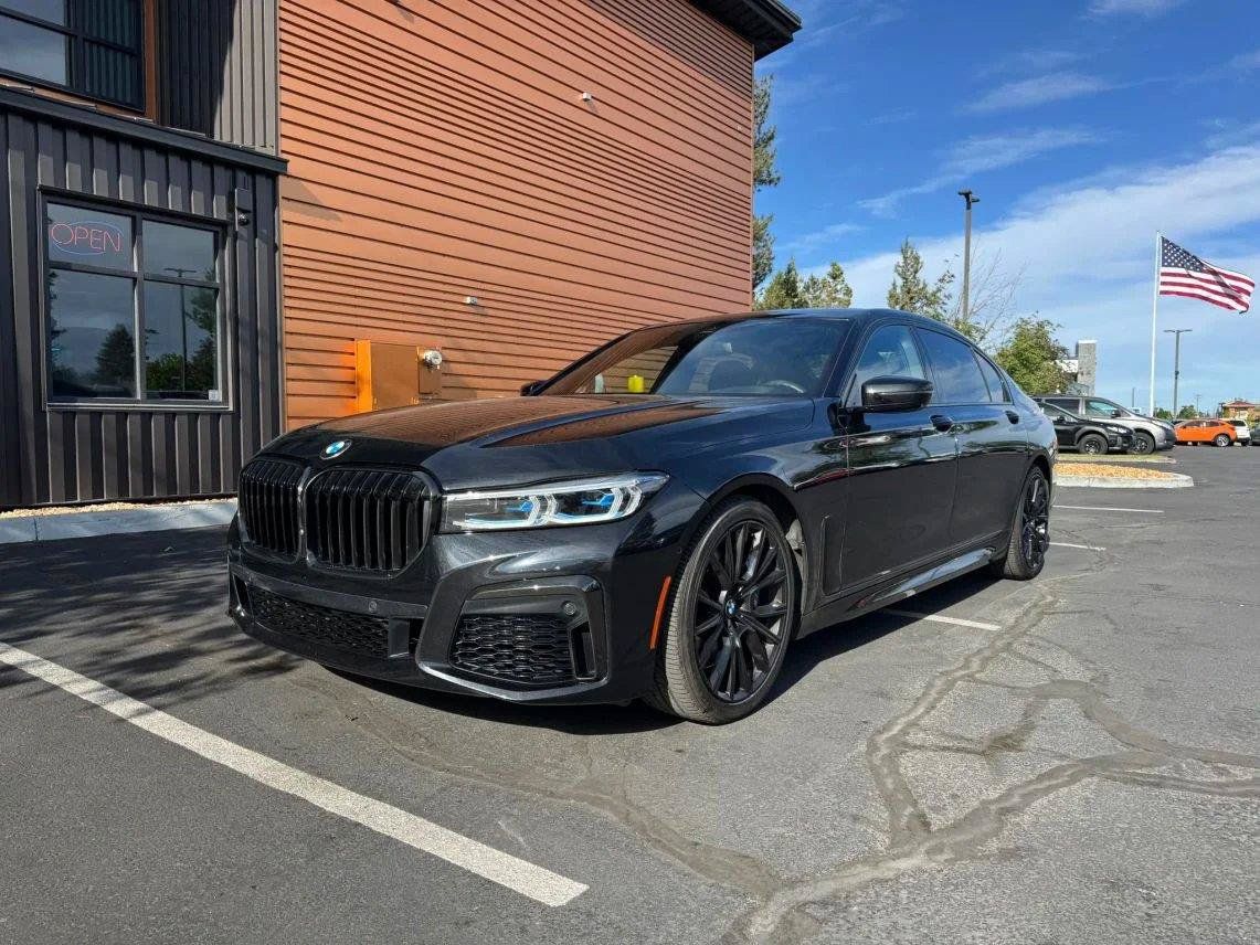 Used 2020 BMW 750i xDrive w/ Executive Package AWD/4WD image 1