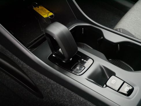 Used 2025 Volvo XC40 B5 Core AWD/4WD image 24