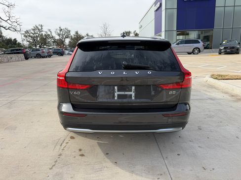 Certified 2025 Volvo V60 B5 Cross Country Plus image 5