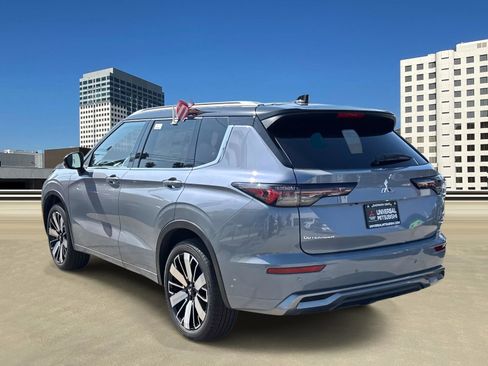 New 2025 Mitsubishi Outlander SEL image 3