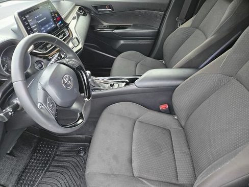 Used 2019 Toyota C-HR XLE FWD image 18