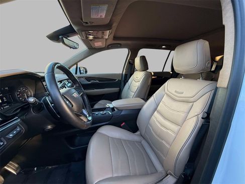 Used 2025 Cadillac XT6 Sport w/ Platinum Package image 2