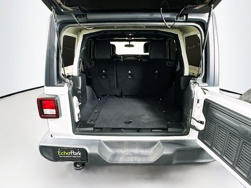 Used 2022 Jeep Wrangler Sport S image 29