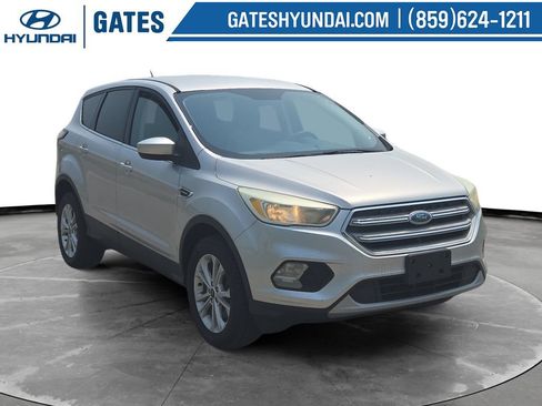 Used 2017 Ford Escape SE AWD/4WD image 1