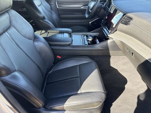 Used 2024 Jeep Wagoneer L Series II w/ Flexible Seating Group image 42