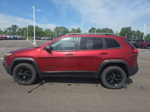 Used 2017 Jeep Cherokee Trailhawk AWD/4WD image 17