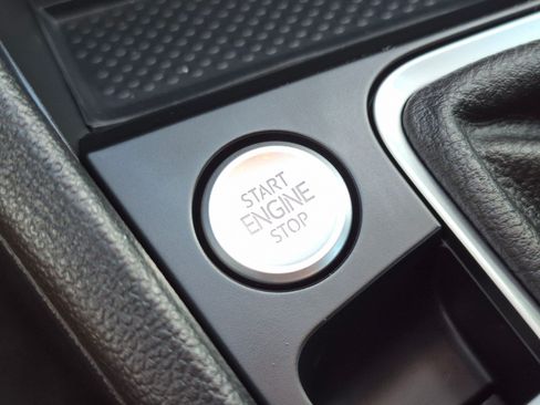Used 2025 Volkswagen Jetta SE FWD image 22