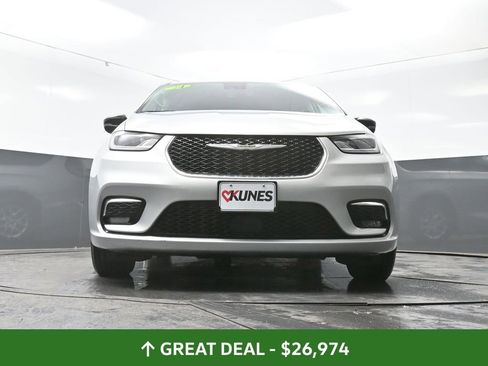 Used 2024 Chrysler Pacifica Touring-L image 56