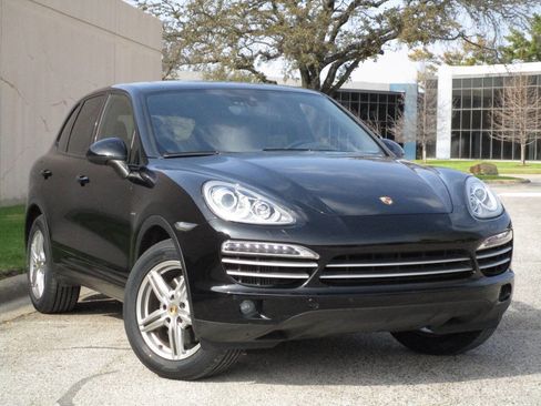 Used 2014 Porsche Cayenne Diesel Platinum Edition image 1