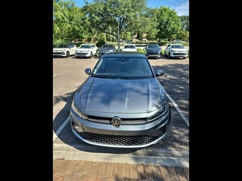 Used 2025 Volkswagen Jetta SEL FWD image 1