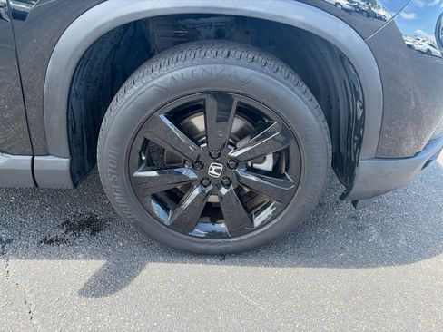 Used 2025 Honda Pilot Black Edition image 9