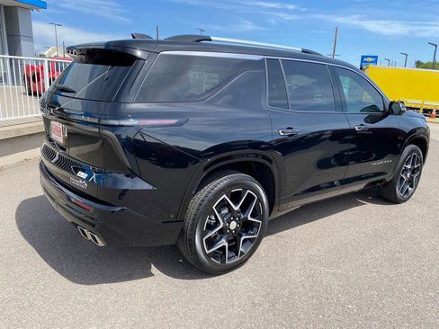 Used 2025 Chevrolet Traverse High Country AWD/4WD image 5