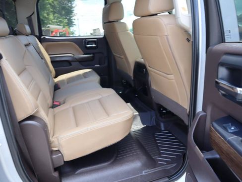 Used 2019 GMC Sierra 2500 Denali w/ Duramax Plus Package AWD/4WD image 18