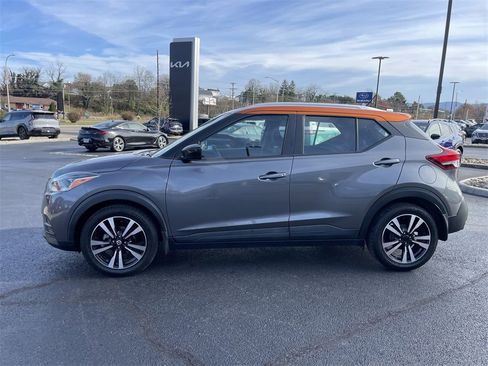 Used 2019 Nissan Kicks SV image 3