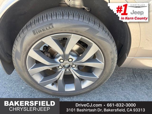 Used 2022 Land Rover Discovery Sport SE R-Dynamic AWD/4WD image 29