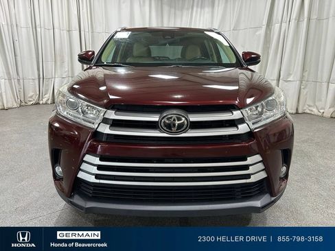 Used 2019 Toyota Highlander XLE AWD/4WD image 3