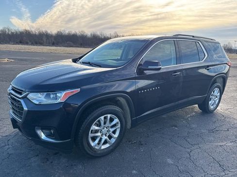 Used 2020 Chevrolet Traverse LT image 1