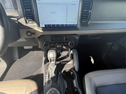 Used 2024 Ford Bronco Wildtrak image 17
