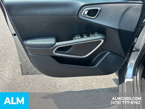 Used 2025 Kia Soul LX w/ LX Technology Package FWD image 11