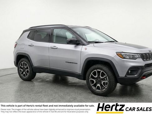 Used 2025 Jeep Compass Trailhawk AWD/4WD image 1