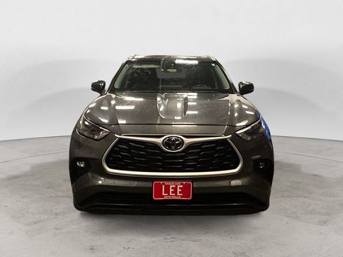 Used 2022 Toyota Highlander XLE image 8