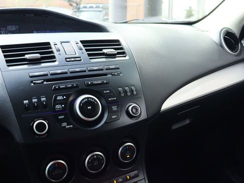 Used 2013 MAZDA MAZDA3 i Touring image 41