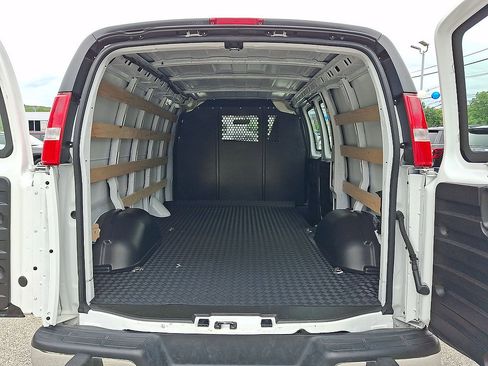 Used 2025 Chevrolet Express 2500 w/ Driver Convenience Package RWD image 18