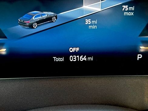 Used 2024 BMW i7 xDrive60 image 22