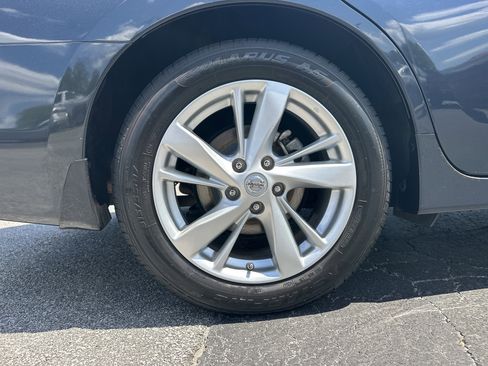 Used 2014 Nissan Altima 2.5 SL w/ Moonroof Package image 17