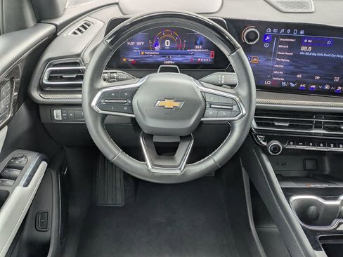 Used 2024 Chevrolet Traverse RS FWD image 30