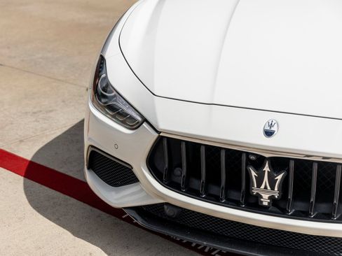 Used 2022 Maserati Ghibli Modena RWD image 19