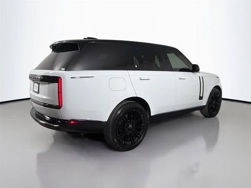 Used 2025 Land Rover Range Rover SE AWD/4WD image 5