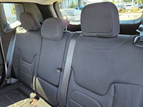 Used 2020 Jeep Renegade Latitude w/ Popular Equipment Group AWD/4WD image 13