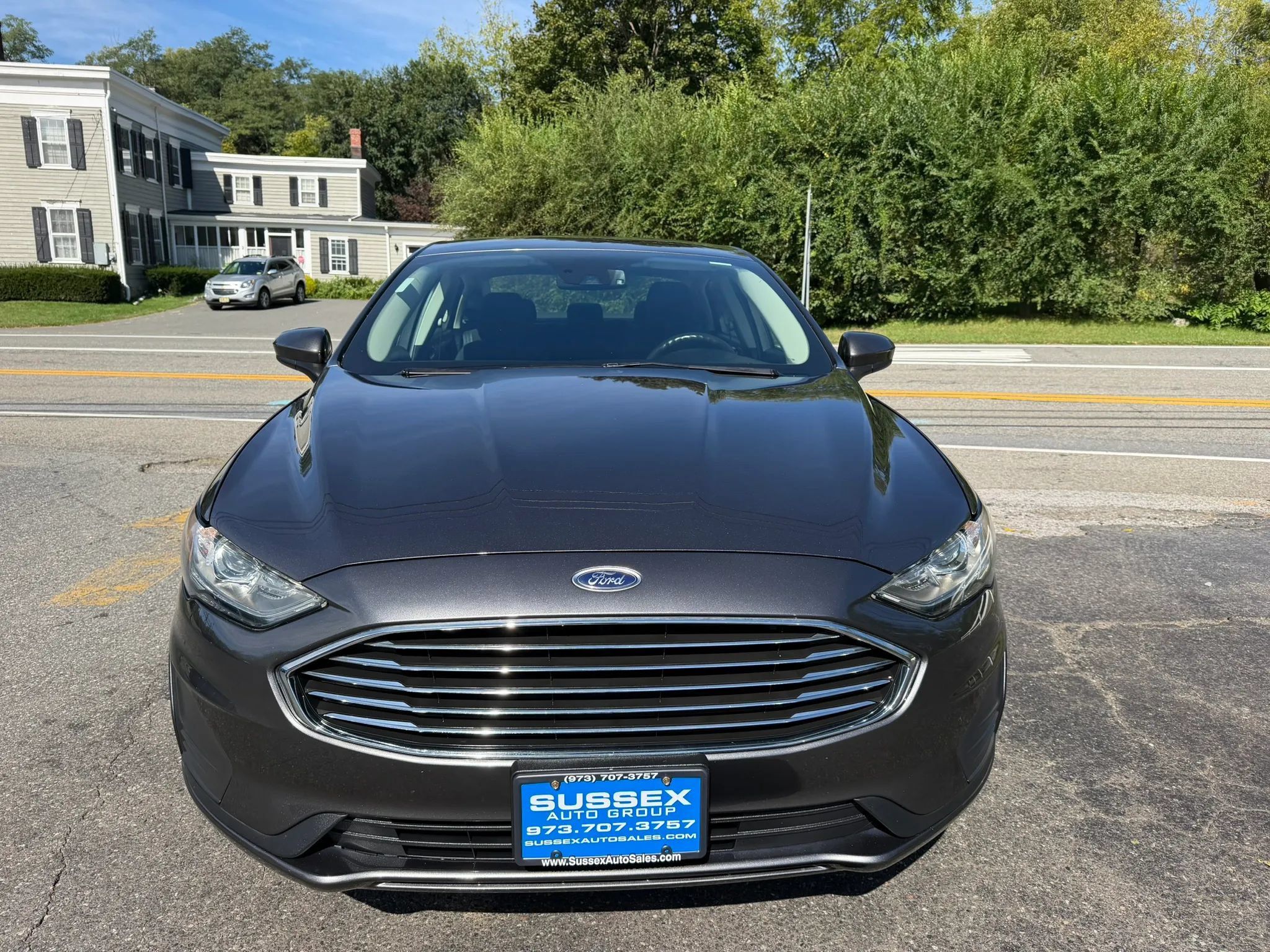 Used 2019 Ford Fusion SE FWD image 2