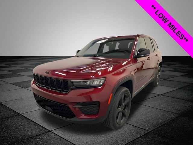 Used 2023 Jeep Grand Cherokee Altitude AWD/4WD image 3