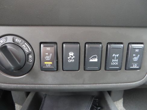 Used 2015 Nissan Xterra PRO-4X w/ Pro-4x Leather Package image 52