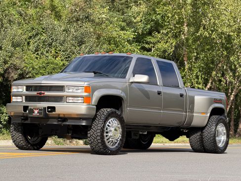 Used 1999 Chevrolet Silverado 3500 4x4 Crew Cab w/ Preferred Equipment Group 3 image 5