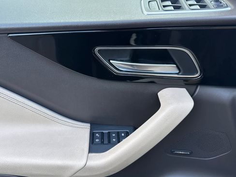 Used 2017 Jaguar F-PACE Prestige image 12