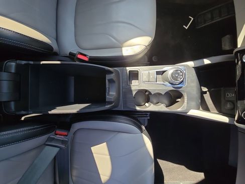 Used 2025 Ford Escape Platinum w/ Premium Technology Package image 18