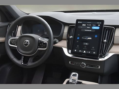 Certified 2026 Volvo XC90 B5 Core w/ Protection Package Premier AWD/4WD image 18