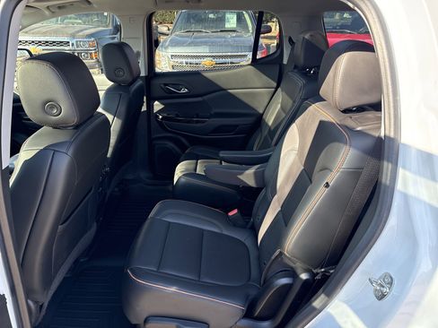 Used 2022 GMC Acadia AT4 w/ Technology Package image 13