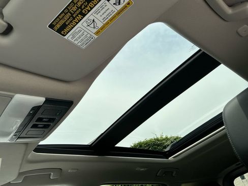 Used 2025 Nissan Rogue Platinum FWD image 31
