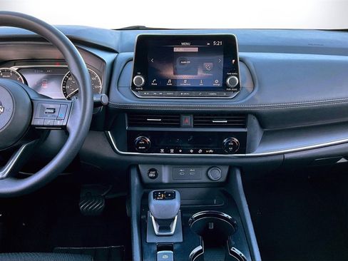 Used 2024 Nissan Rogue SV image 11