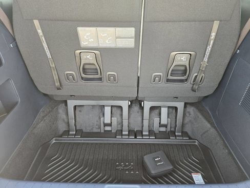 New 2026 Kia Carnival SX w/ SX Dark Edition Package FWD image 23