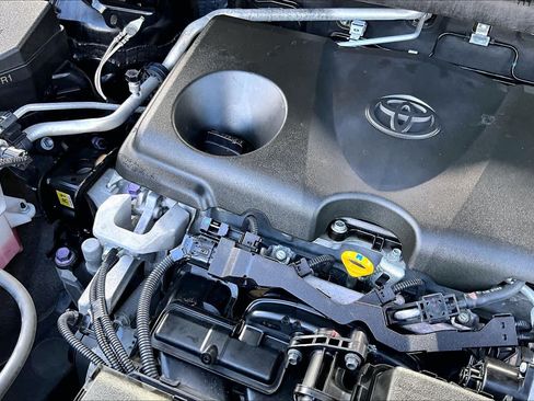 Used 2019 Toyota RAV4 LE w/ Carpet Mat Package FWD image 33