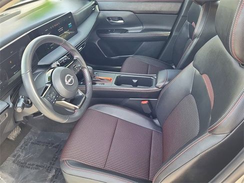 Certified 2025 Nissan Kicks SR image 7