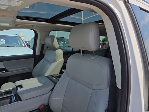 Used 2025 Ford Expedition Active AWD/4WD image 10