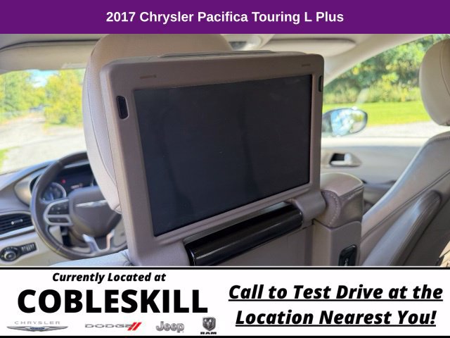 Used 2017 Chrysler Pacifica Touring-L Plus FWD image 10